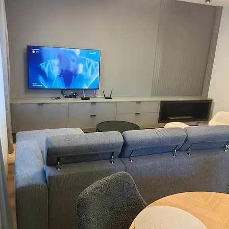 Alpine Escape Design Detelina バンスコ