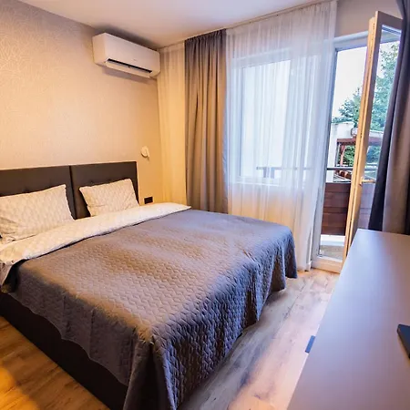 Alpine Escape Design Detelina