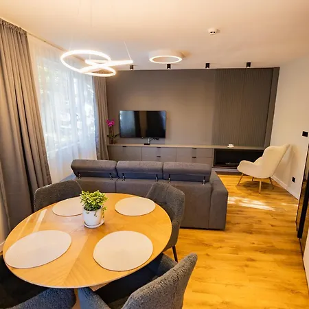 Alpine Escape Design Detelina