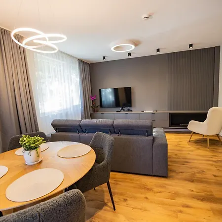 Alpine Escape Design Detelina Апартаменти Бансько